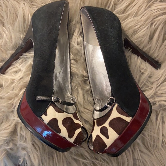 Loved and Fabulous Guess platform heels, Size 6. - Picture 6 of 13